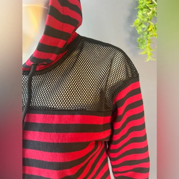 Hot topic - Picture 3 of 14